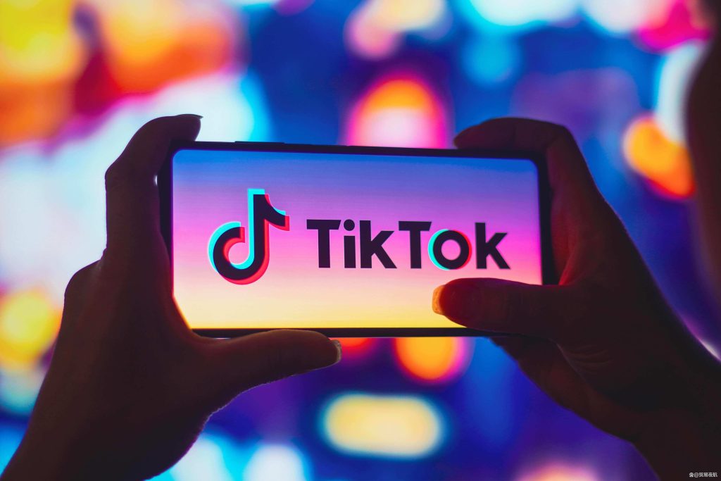 Tiktok热搜！从关闭到绝境从生，恢复往日巅峰！97年莆田女生靠Tiktok卖货喜提大奔敞篷！